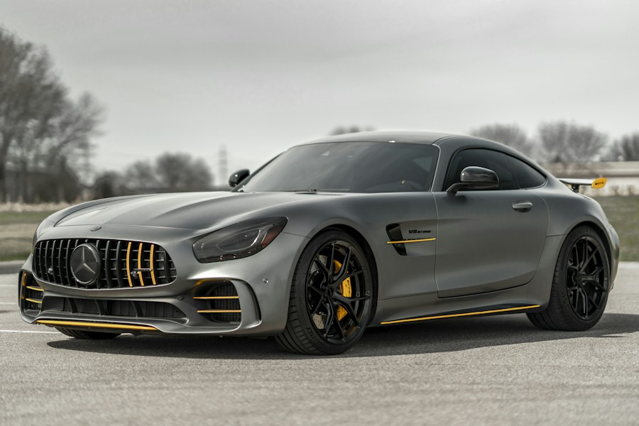 Sedán Mercedes-Benz gris